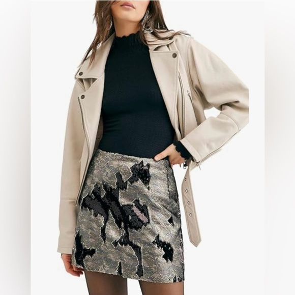 Free People Dresses & Skirts - Free People NWT Reversible Sequin Camo Mini Skirt Flip
Sequins Camouflage - Sz 4